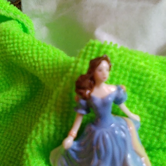 Royal Dolton Miniature Figurine (Rebecca) - Picture 9 of 9